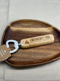 Gravierter Flaschenöffner aus Holz „Emergency tool"