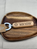 Gravierter Flaschenöffner aus Holz „Beer Tester"
