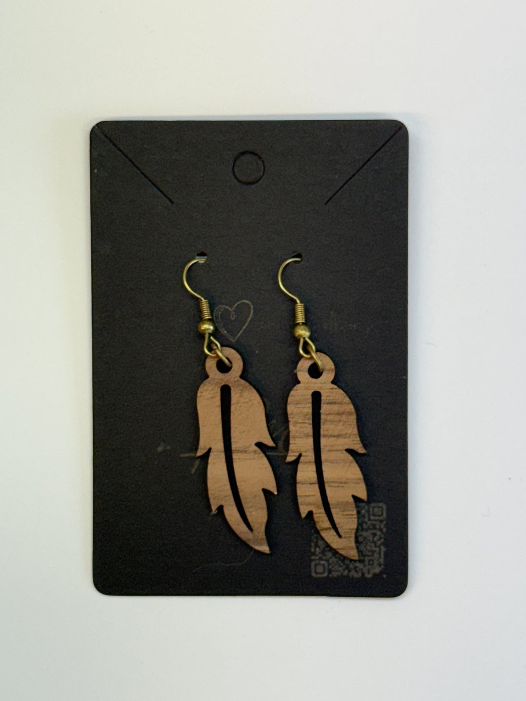 Holzohrringe „Feder" — Lasercut Walnuss, nickelfreie Haken