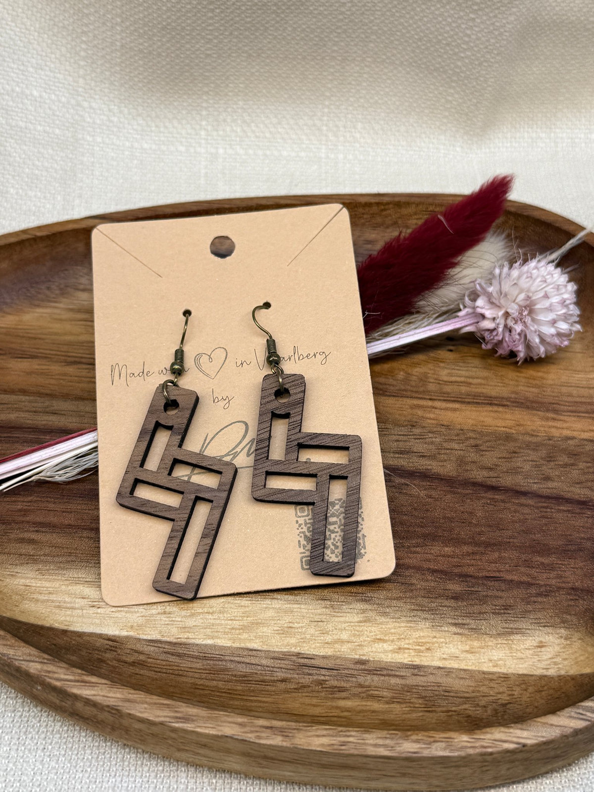 Holzohrringe aus Walnuss — Lasercut, nickelfreie Haken – Interlocked
