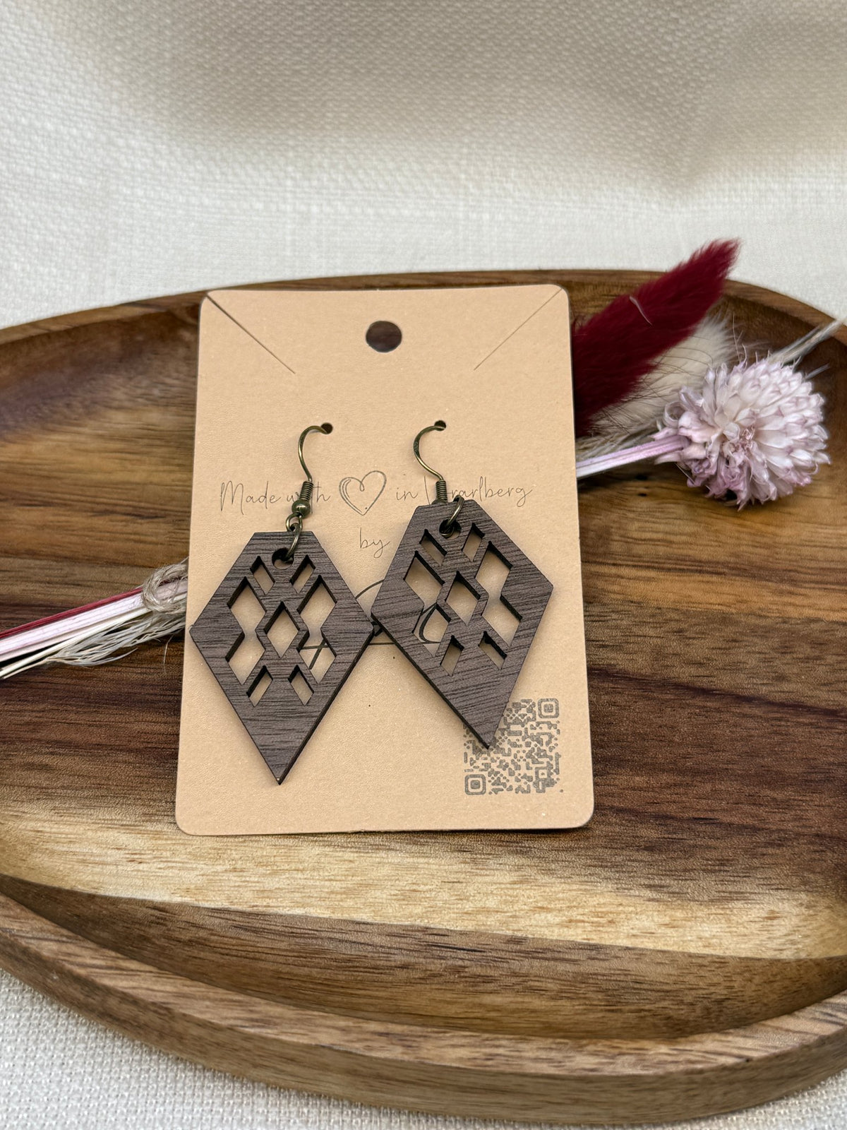 Holzohrringe aus Walnuss — Lasercut, nickelfreie Haken – Bergkristall