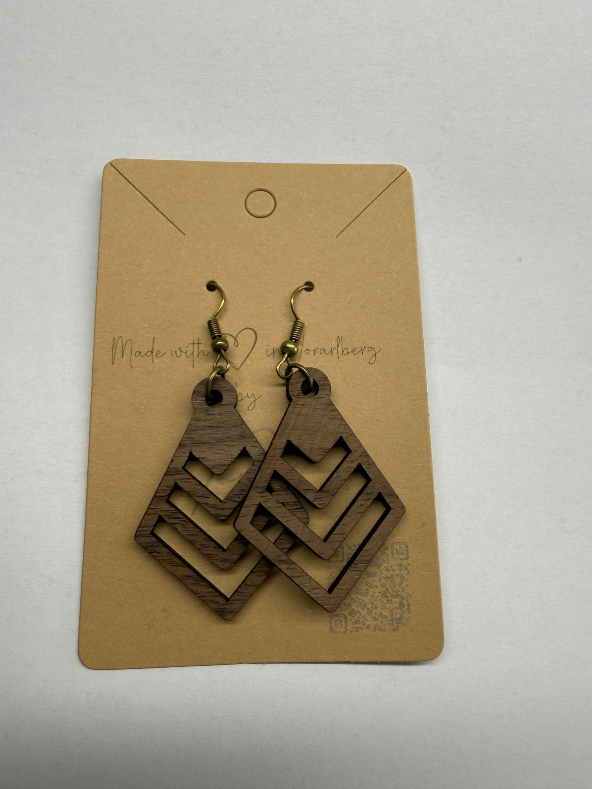 Holzohrringe aus Walnuss — Lasercut, nickelfreie Haken – Bergspitzen