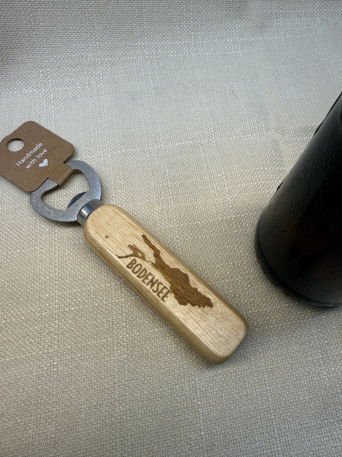 Gravierter Flaschenöffner aus Holz . Bodensee lake
