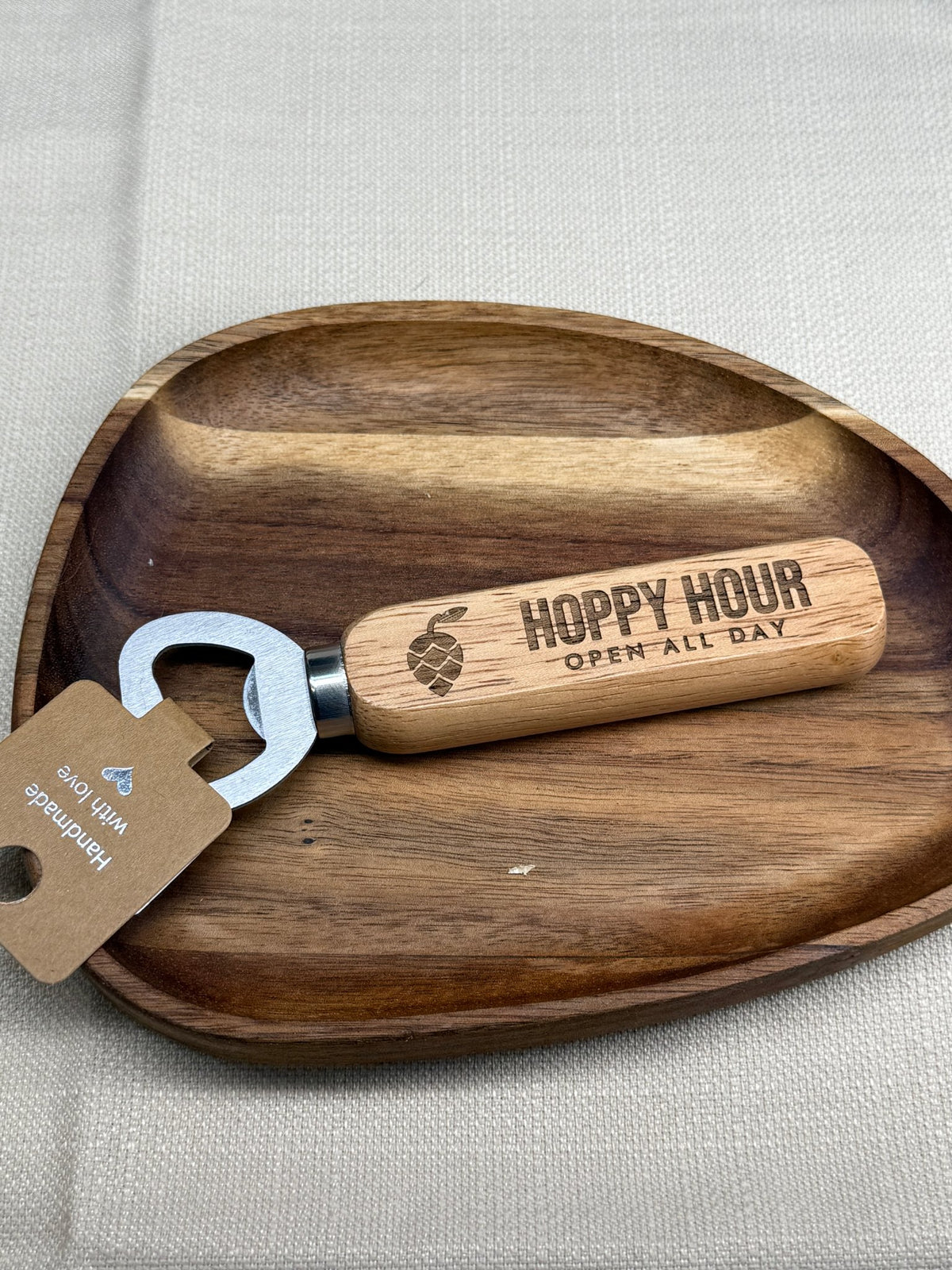 Gravierter Flaschenöffner aus Holz „Hoppy Hour"