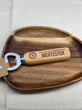 Gravierter Flaschenöffner aus Holz „Biertester"